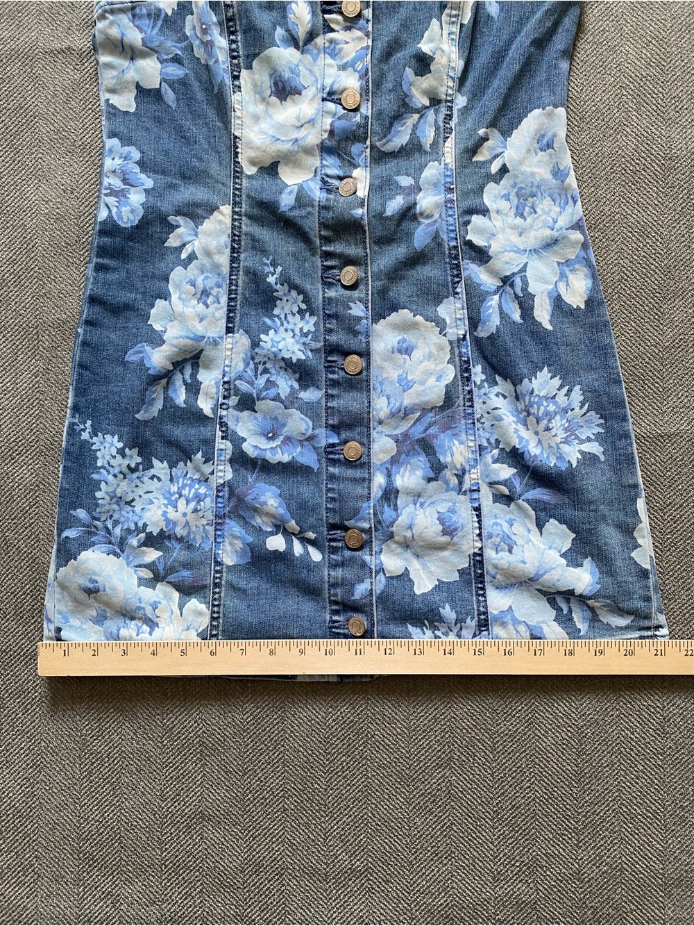 GAP Blue and White Floral Button-Front Denim Mini Dress - Picture 4 of 9